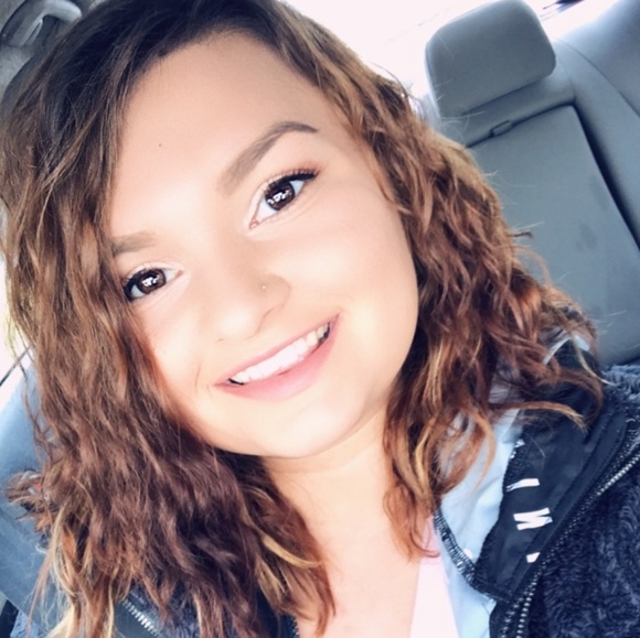 Meet your Posher, Ivy - Picture 1 of 1